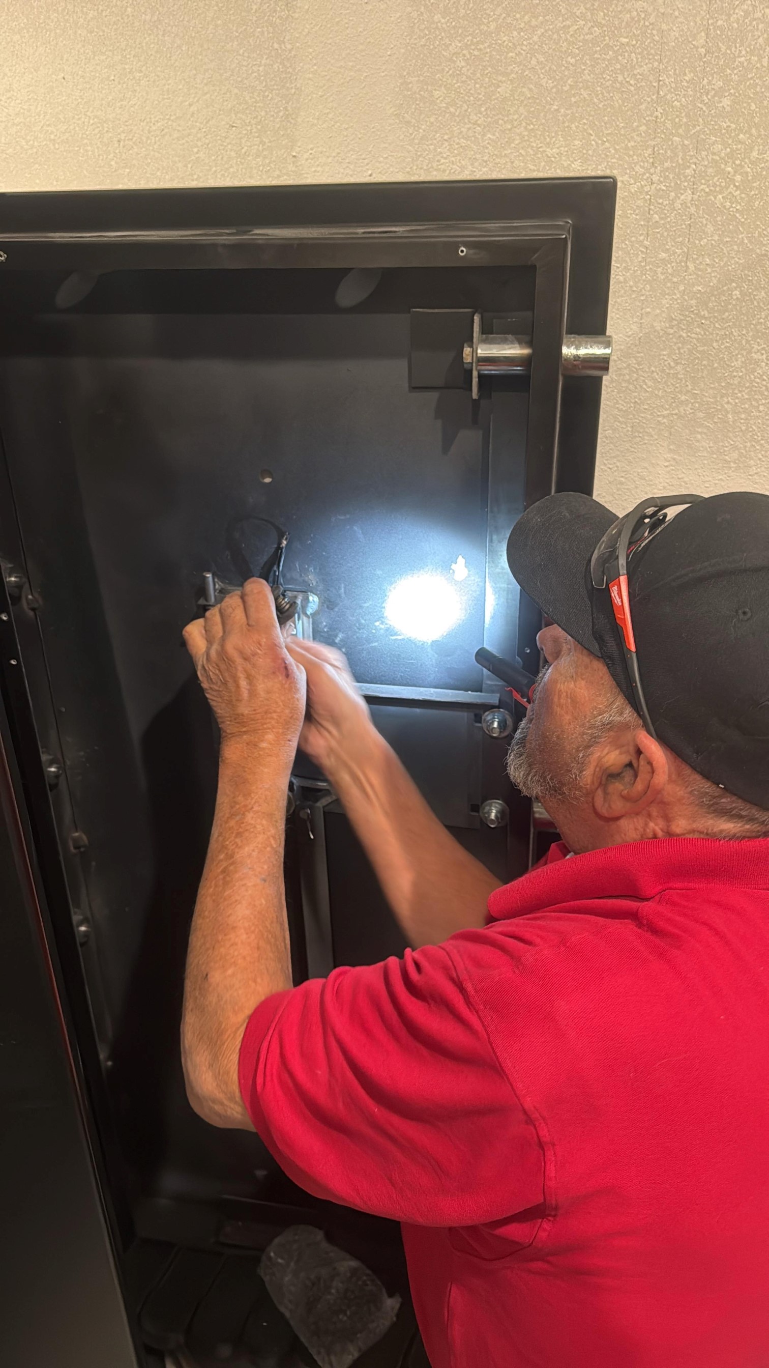 Safe locksmith service