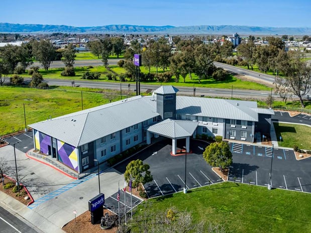 Images Spark by Hilton Williams