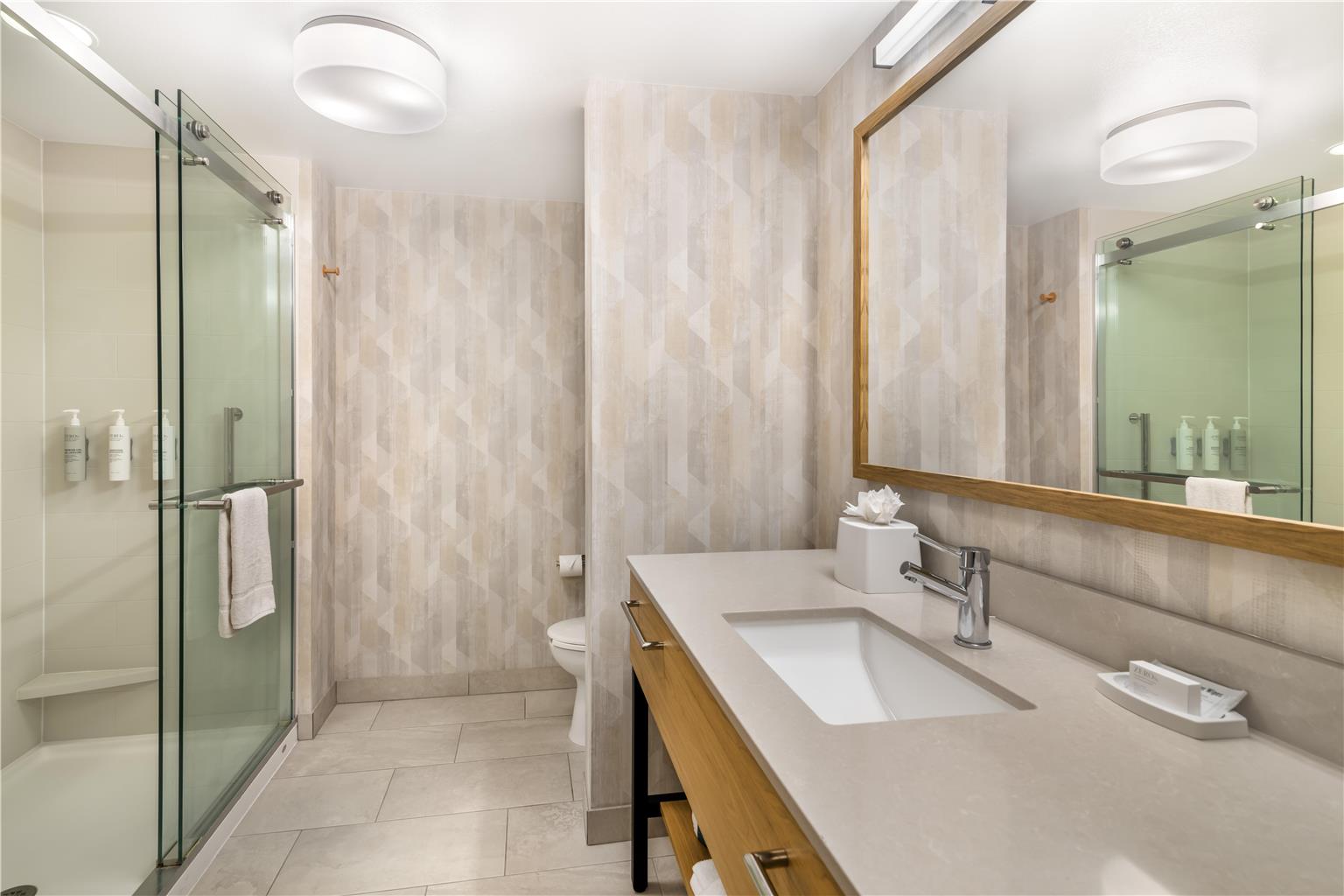 Guest room bath