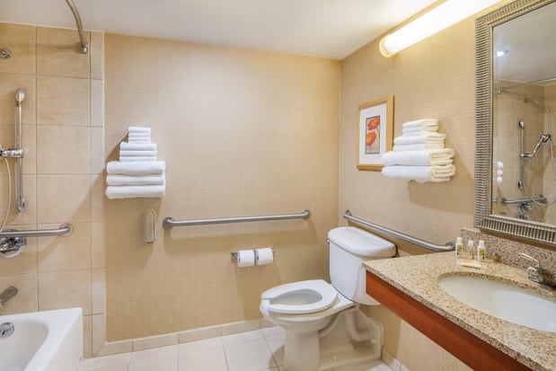 Images Holiday Inn & Suites Cincinnati-Eastgate (I-275E) by IHG