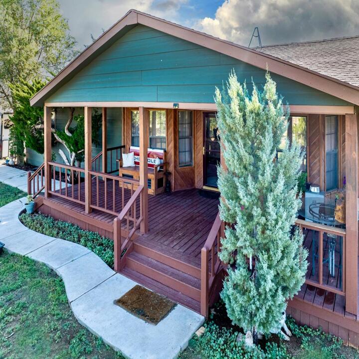 Images Liz Karr - Real Estate Agent- Aycock Realty