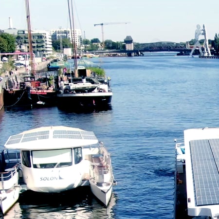 Bilder Solarwaterworld Hafen: Schiffsrundfahrten und Sightseeing Touren in Berlin mit Solar-Katamaran