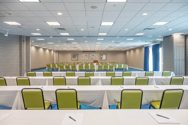 Images Holiday Inn & Suites Virginia Beach - North Beach by IHG