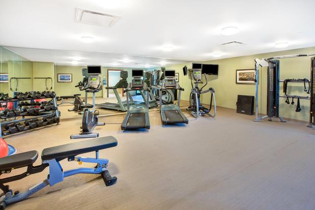 Images Staybridge Suites Cleveland Mayfield Heights Beachwd by IHG