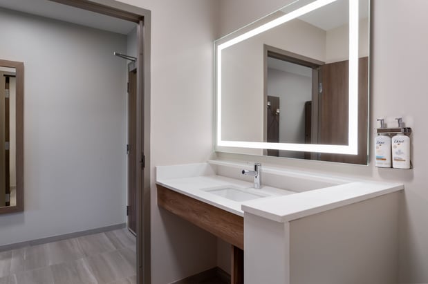 Images Holiday Inn Express & Suites Pittsfield-Lenox-Berkshires by IHG