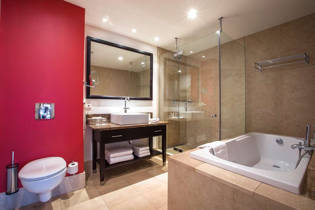 Apartment bathroom Radisson Blu Hotel, Antwerp City Centre Antwerpen 03 203 12 34
