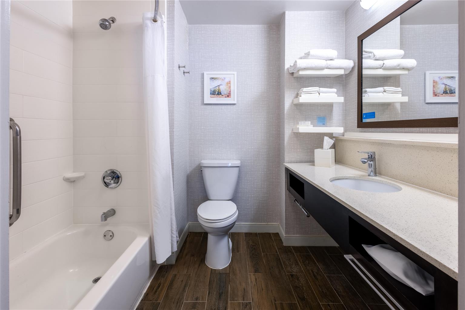 Guest room bath