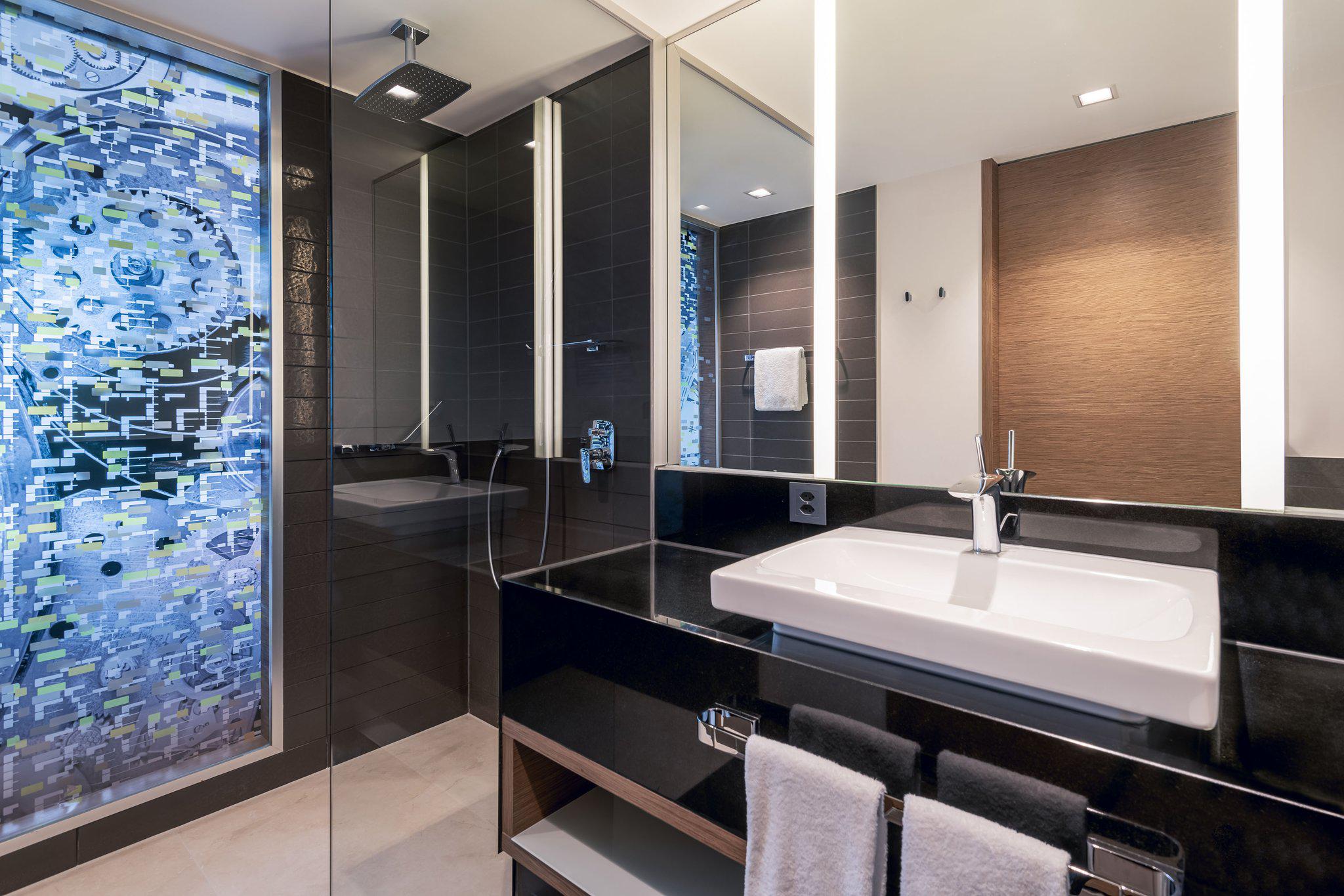 Sheraton Zurich Hotel, Pfingstweidstrasse 100 in Zurich