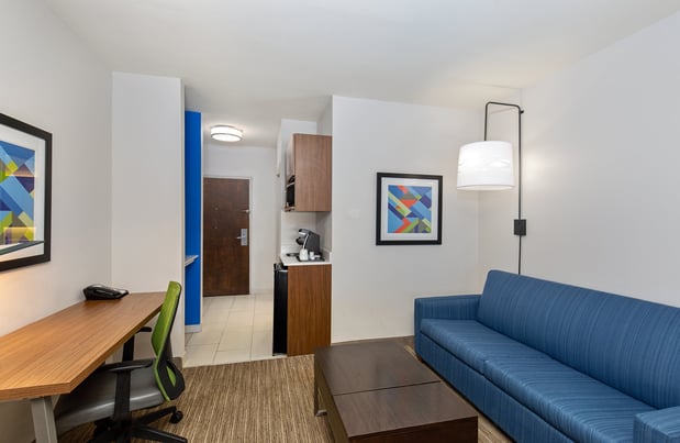 Images Holiday Inn Express & Suites Birmingham - Inverness 280 by IHG