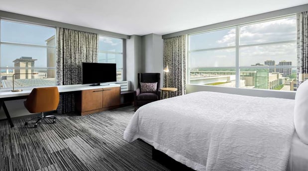 Images Hilton Garden Inn Chicago McCormick Place