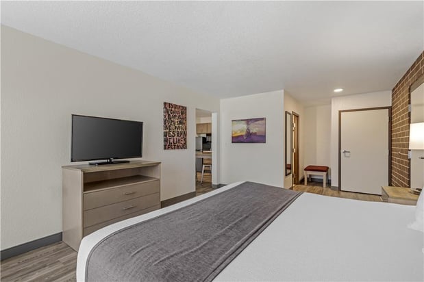 Images Executive Residency by Best Western Waterloo & Cedar Falls