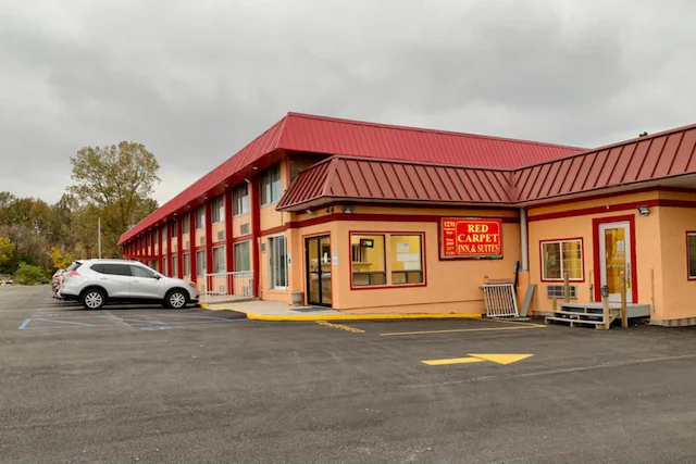 Images Red Carpet Inn & Suites Lima (Listing Partner)