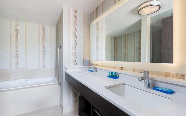 Images Holiday Inn Express & Suites Eugene Downtown - University by IHG