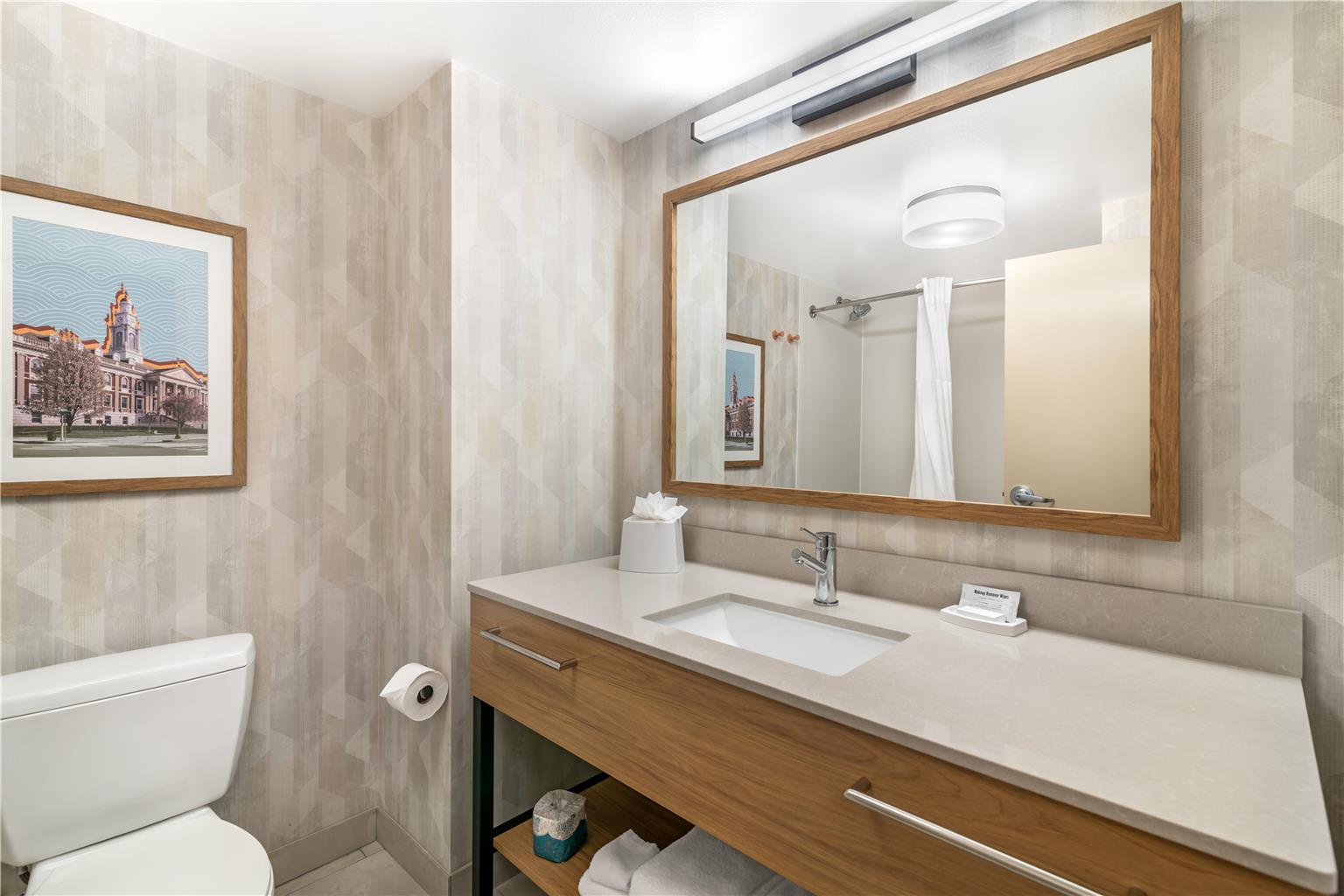 Guest room bath