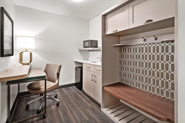 Images Holiday Inn & Suites Bothell by IHG