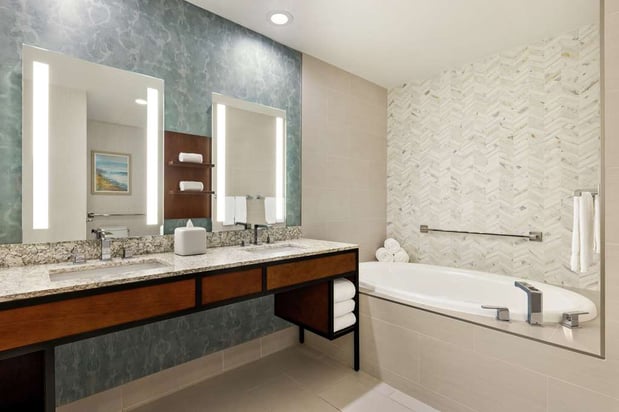 Images Hilton Garden Inn Carlsbad Beach