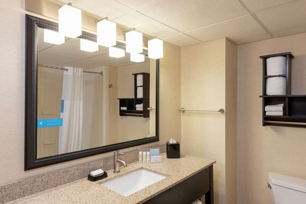 Images Hampton Inn & Suites Cleveland-Airport/Middleburg Heights