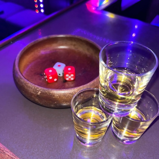 Images カラオケバー ワンナイトトーキョー