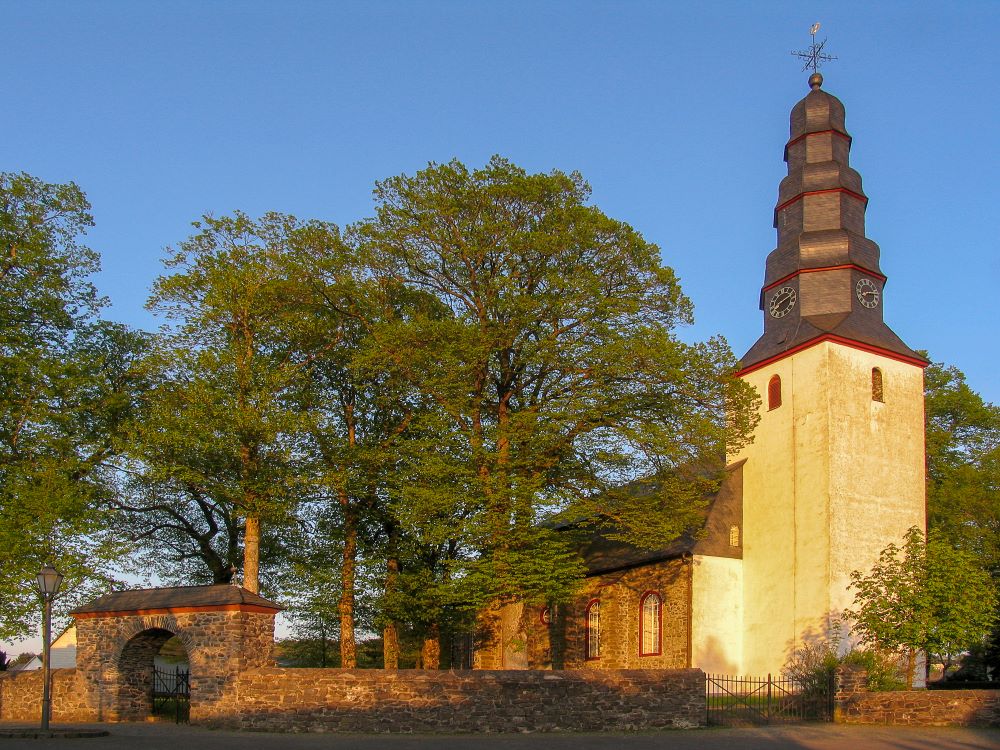 Bild 1 Evangelische Kirche Rennerod-Emmerichenhain - Evang. Kirchengemeinde Emmerichenhain in Rennerod