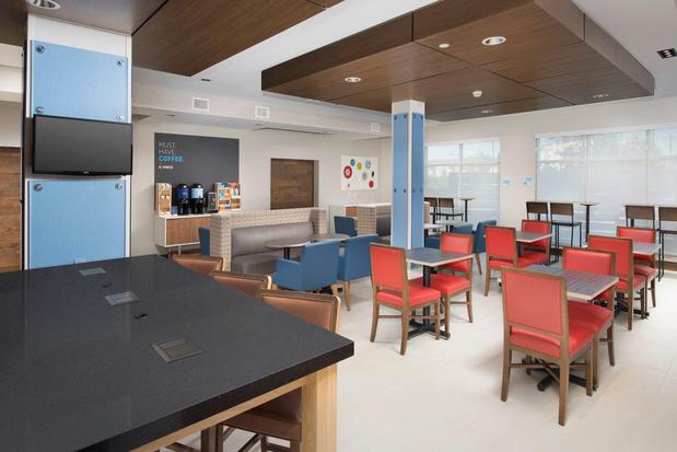 Images Holiday Inn Express & Suites San Antonio North - Windcrest by IHG