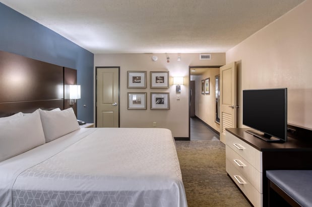 Images Holiday Inn & Suites Atlanta Airport-North by IHG