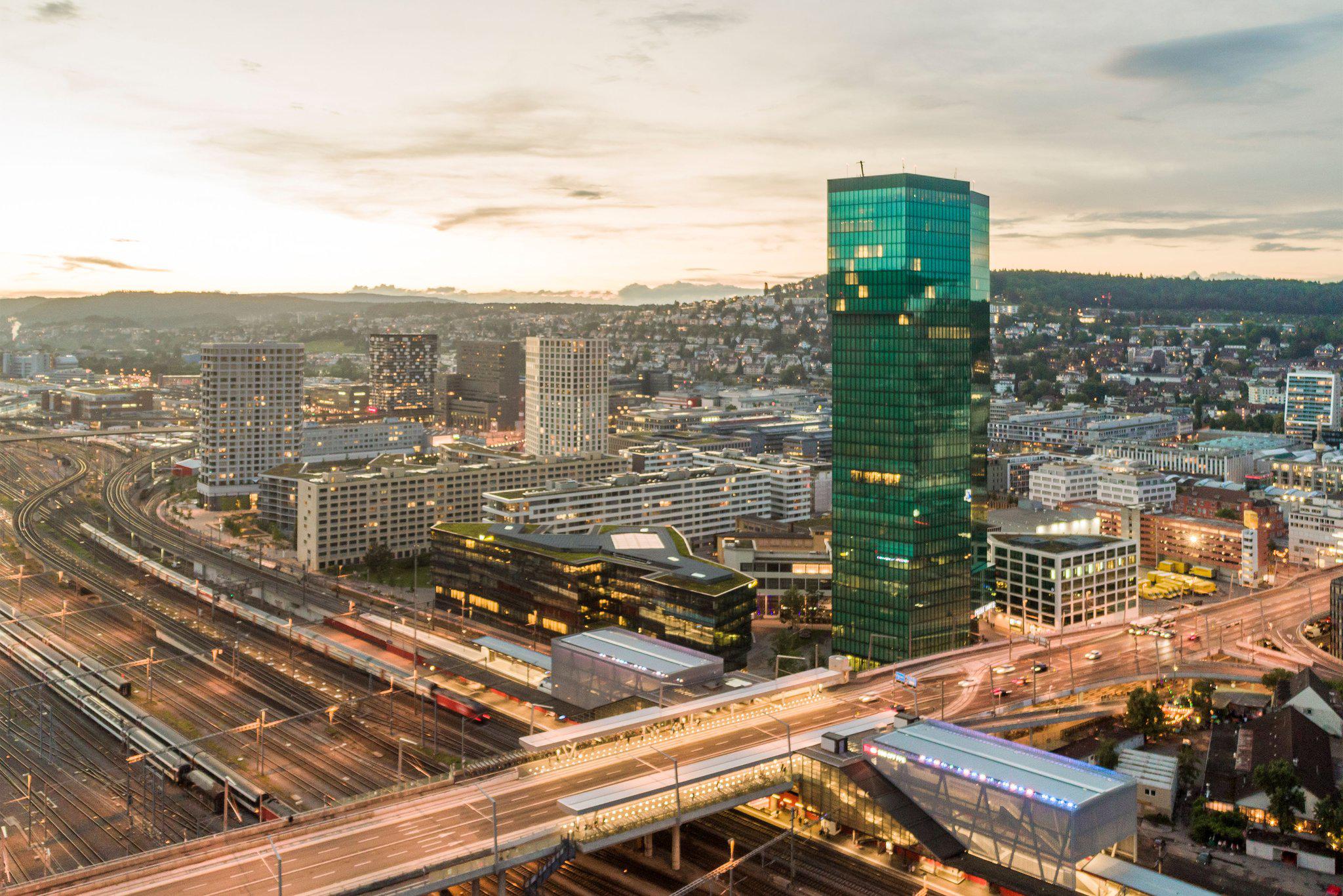 Sheraton Zurich Hotel, Pfingstweidstrasse 100 in Zurich
