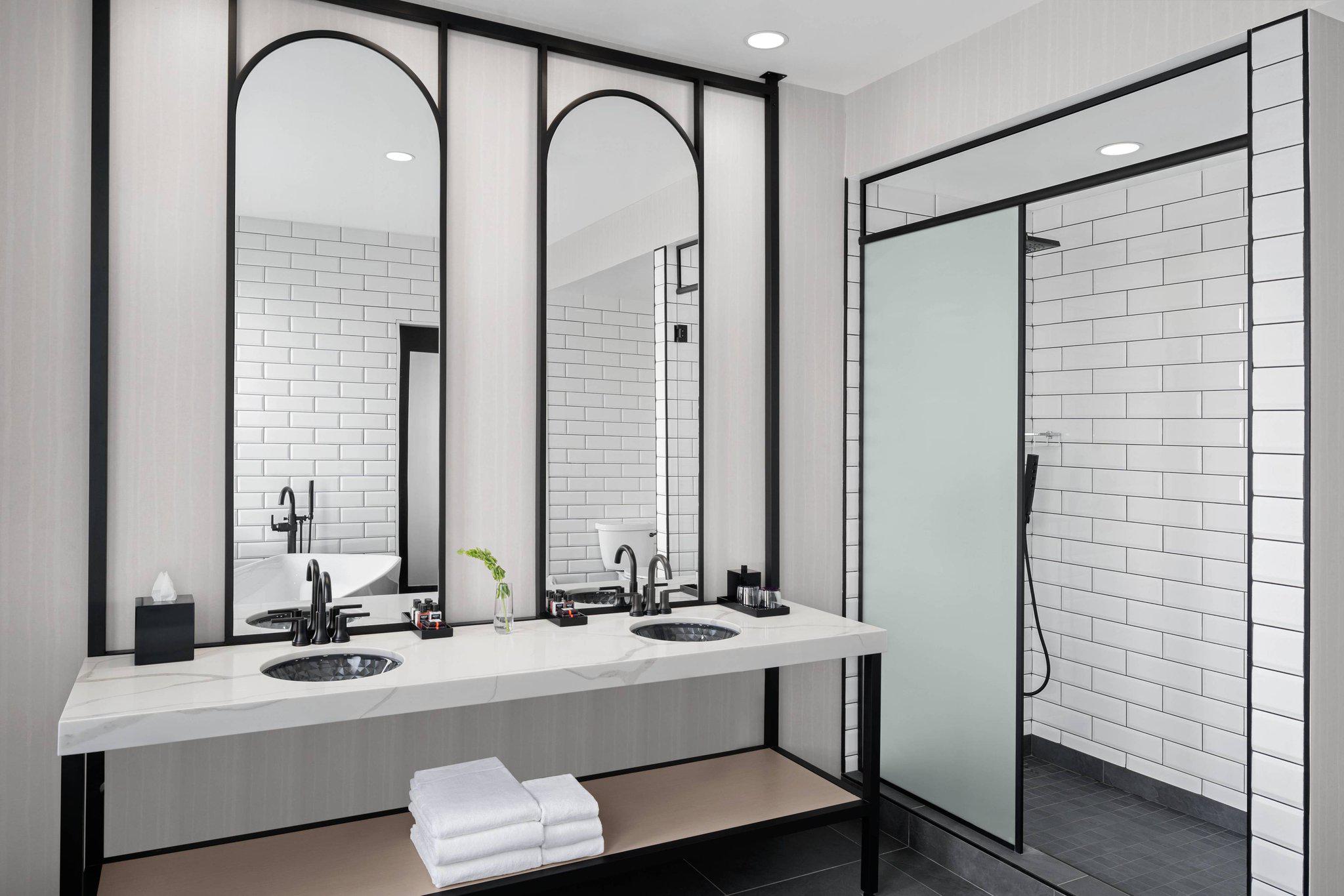 Glass Light Hotel & Gallery, Autograph Collection in Norfolk, VA (757