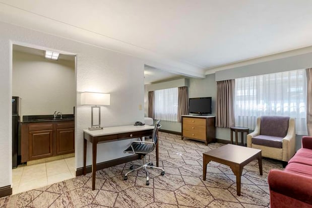 Images Best Western Plus Longbranch Hotel & Convention Center