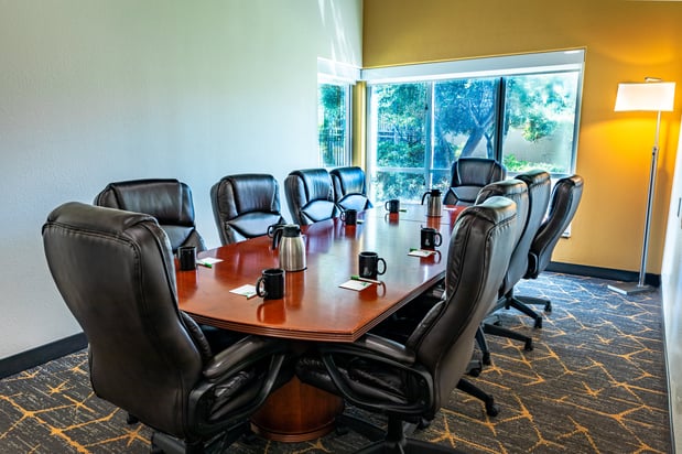 Images Holiday Inn & Suites Oakland - Airport by IHG
