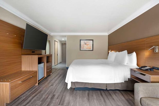Images Best Western Plus Newport Mesa Inn