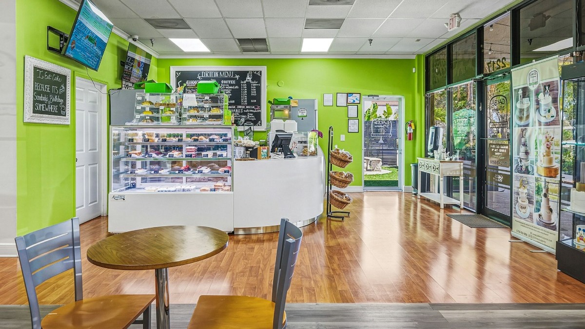Local family-owned cake bakery near Pompano Beach. 