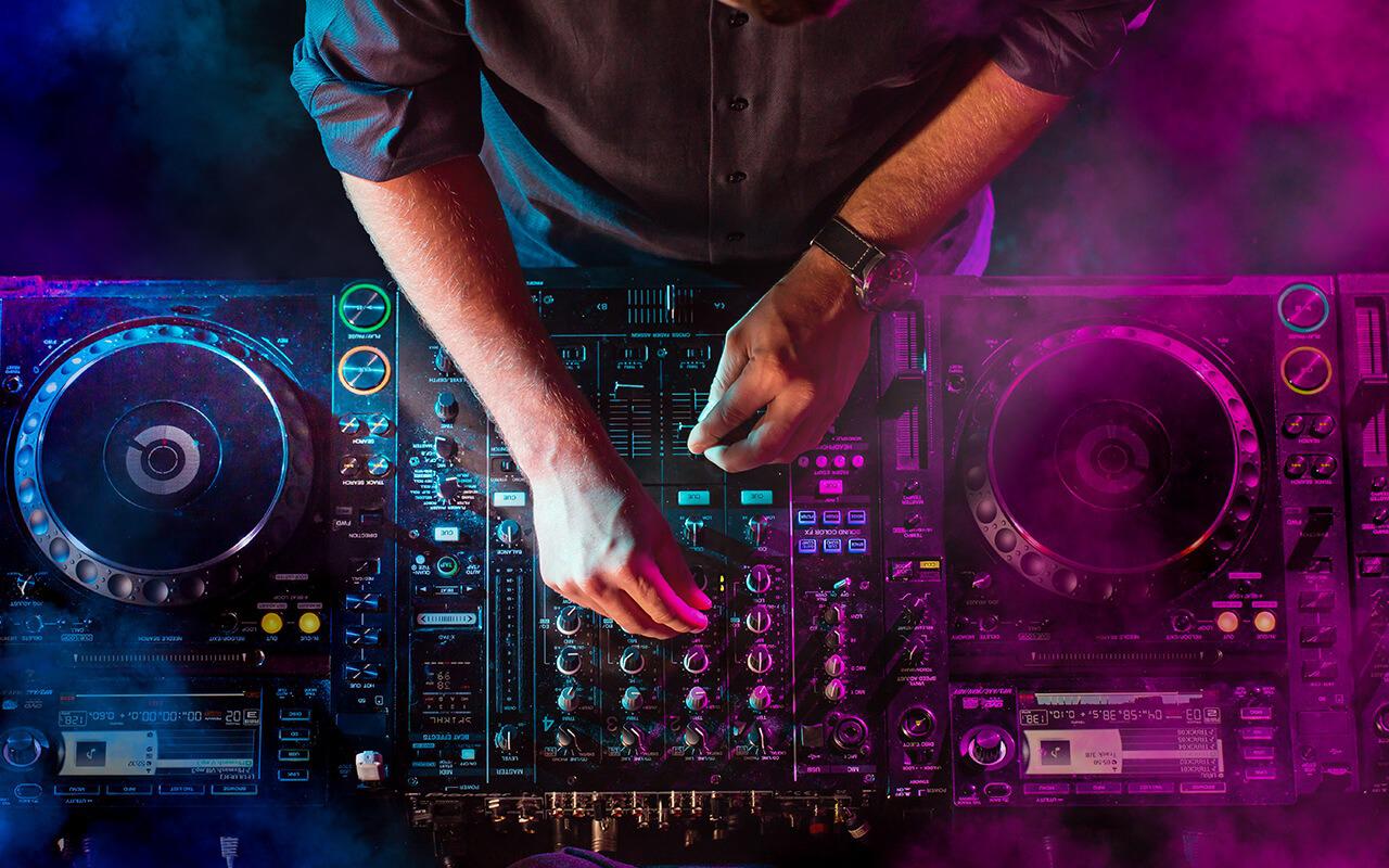 Top-notch DJ at Peek Nightclub in Harrah’s Lake Tahoe.