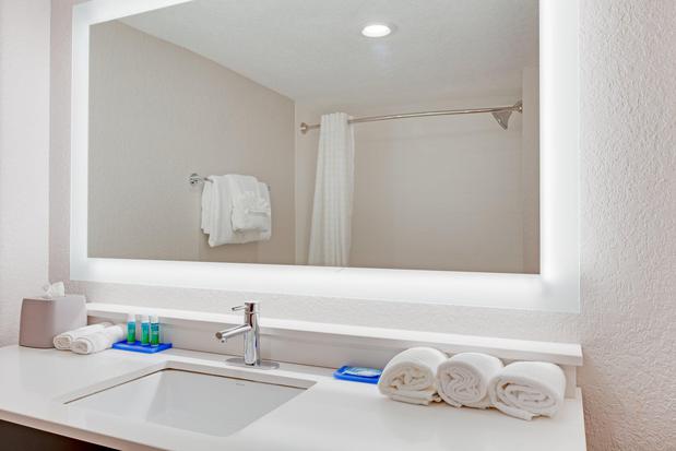 Images Holiday Inn Express & Suites Ft. Lauderdale Airport/Cruise by IHG