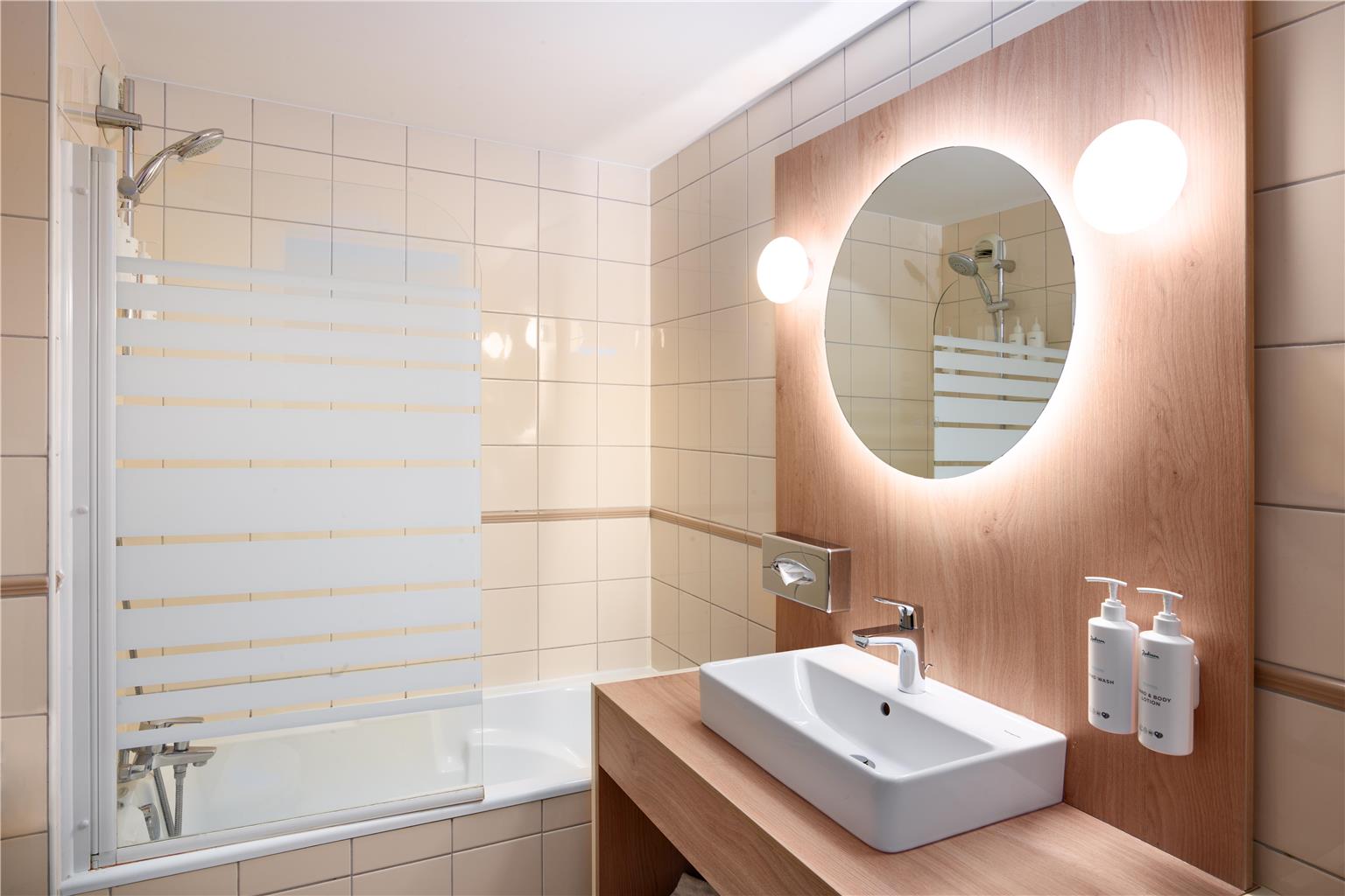 Superior Room Bath