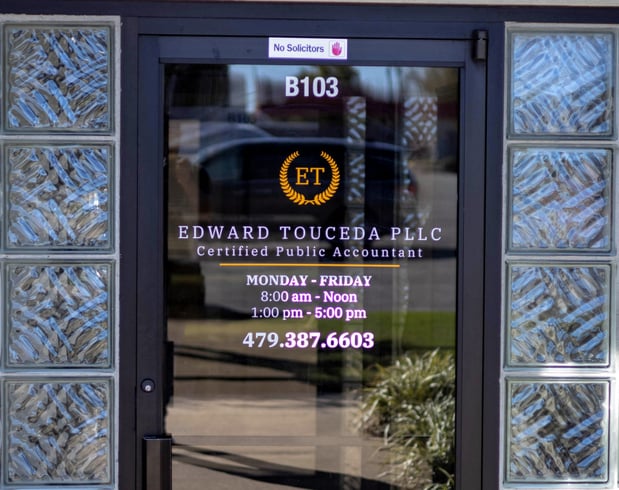Images Edward Touceda, CPA