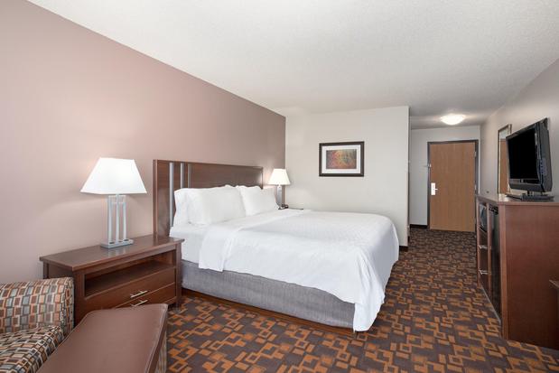 Images Holiday Inn Express & Suites Yankton, an IHG Hotel
