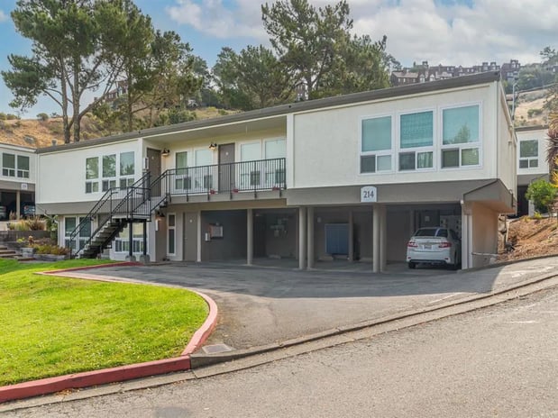 Images Trailhead Apartments at Tam Junction