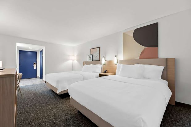 Images Spark by Hilton Tupelo