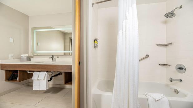 Images Holiday Inn Express & Suites Fremont - Milpitas Central by IHG