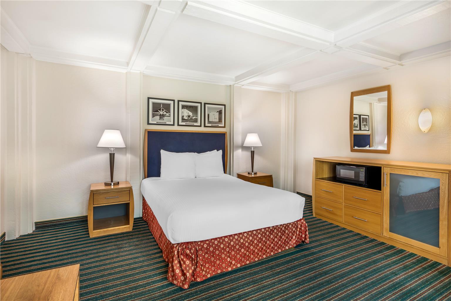 Queen - Pool View Balcony