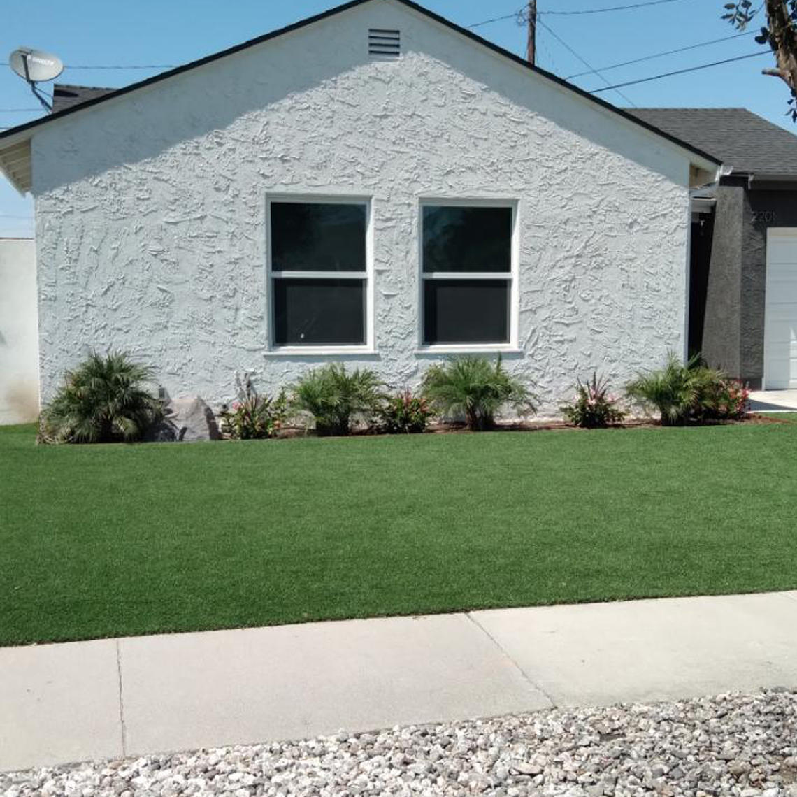 CHAVEZ GARDEN SERVICE Logo