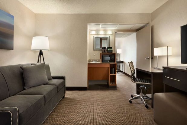 Images Embassy Suites by Hilton Oklahoma City Will Rogers Airport