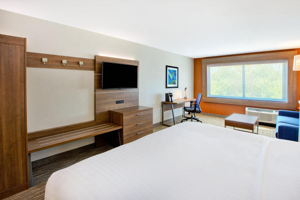 Images Holiday Inn Express & Suites New Castle, an IHG Hotel