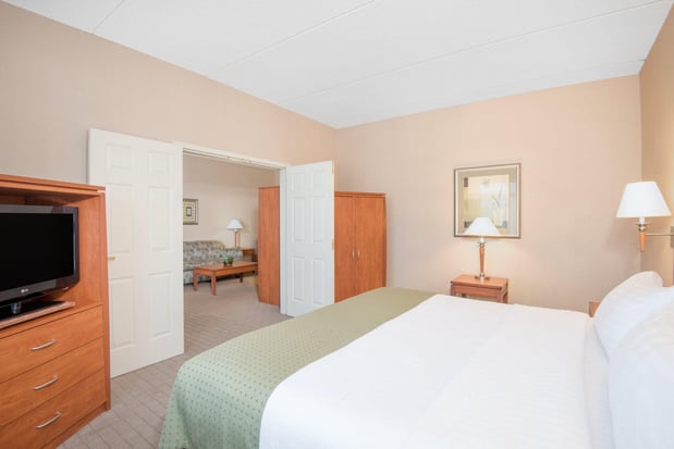 Images Holiday Inn & Suites Goodyear - West Phoenix Area by IHG