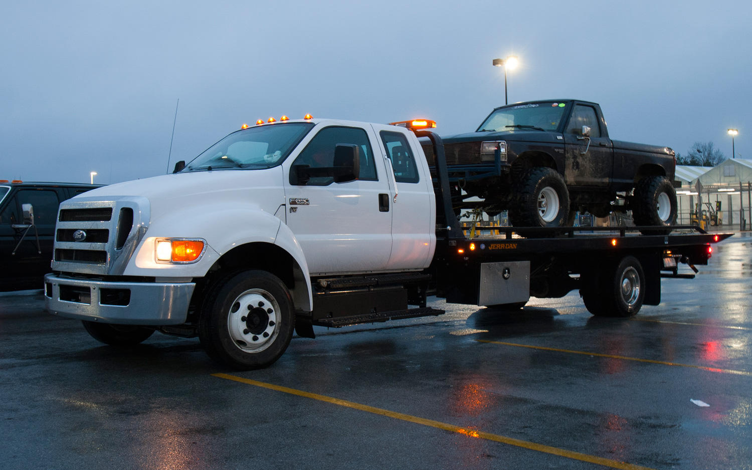 Offers Low-Cost Tow Truck Service!