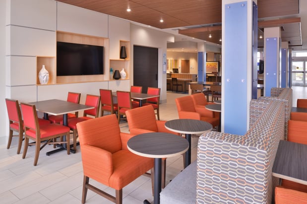 Images Holiday Inn Express & Suites Madison by IHG
