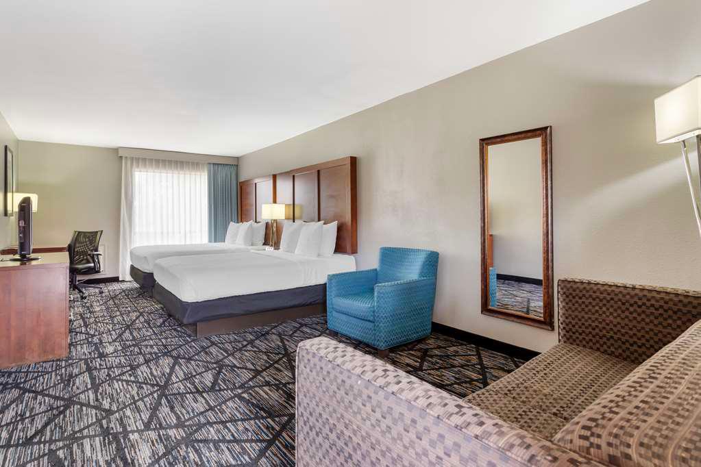 Oversized Two Queen Room Best Western Near Lackland AFB/Seaworld San Antonio (210)520-8080
