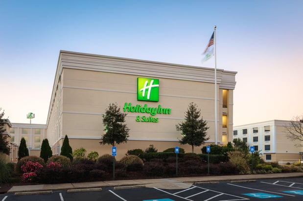 Images Holiday Inn & Suites Atlanta Airport-North by IHG