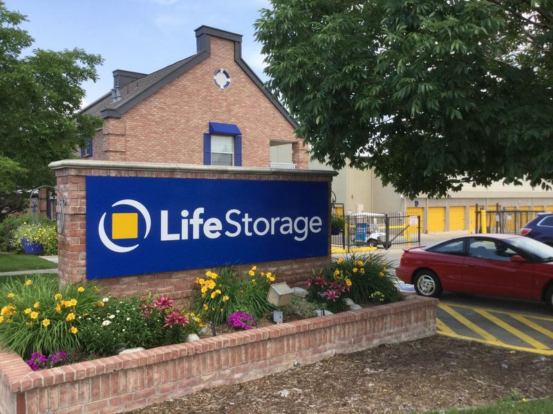 Images Life Storage - Aurora