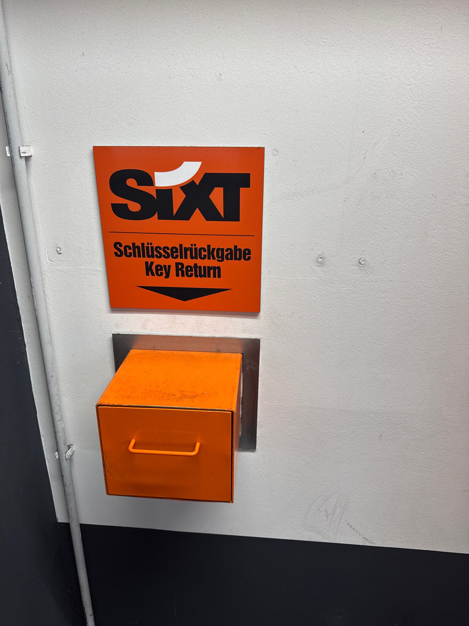SIXT Autovermietung Düsseldorf Zentrum/HBF, Willi-Becker-Allee 10 in Düsseldorf
